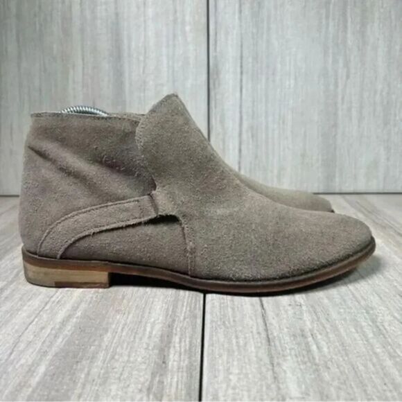 Free People Summit Taupe Suede Ankle Buckle Boots Booties Women’s Size 9 EUR 39 - Picture 1 of 10